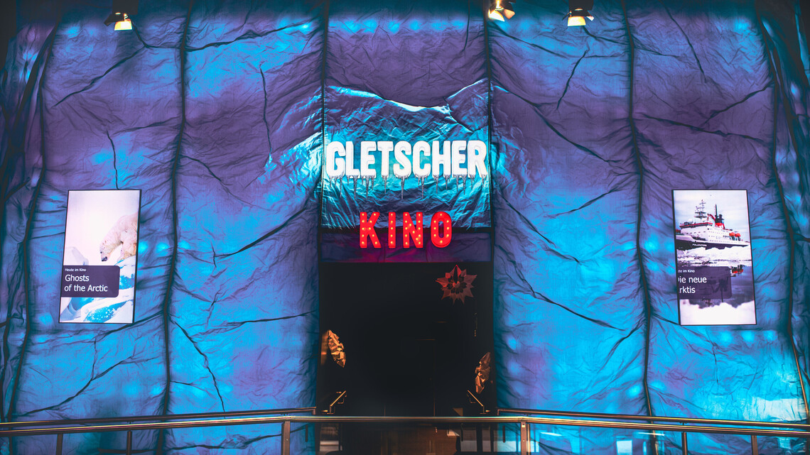Eingangsbereich des Gletscher Kino in der Klima Arena
